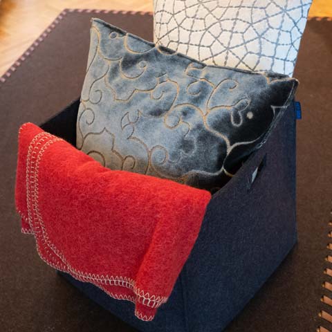 Dekoration mit decke und Kissen